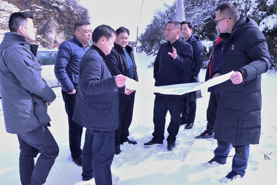 刘涛调研恩施大峡谷女儿湖滑雪场项目