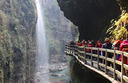 恩施大峡谷喜迎猴年春节旅游“开门红”