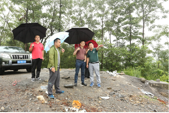 鄂旅投纪委书记陈家伟到恩施大峡谷景区 视察地质灾害情况