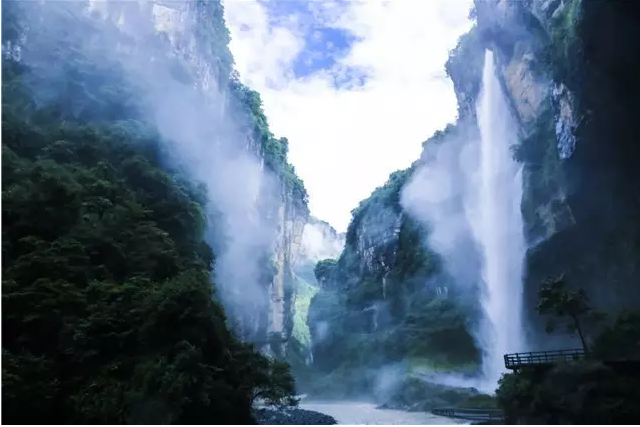 穿梭于祖国腹地的仙境，合不拢嘴迈不开腿……