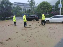  暴雨之下显本色 危急时刻显担当